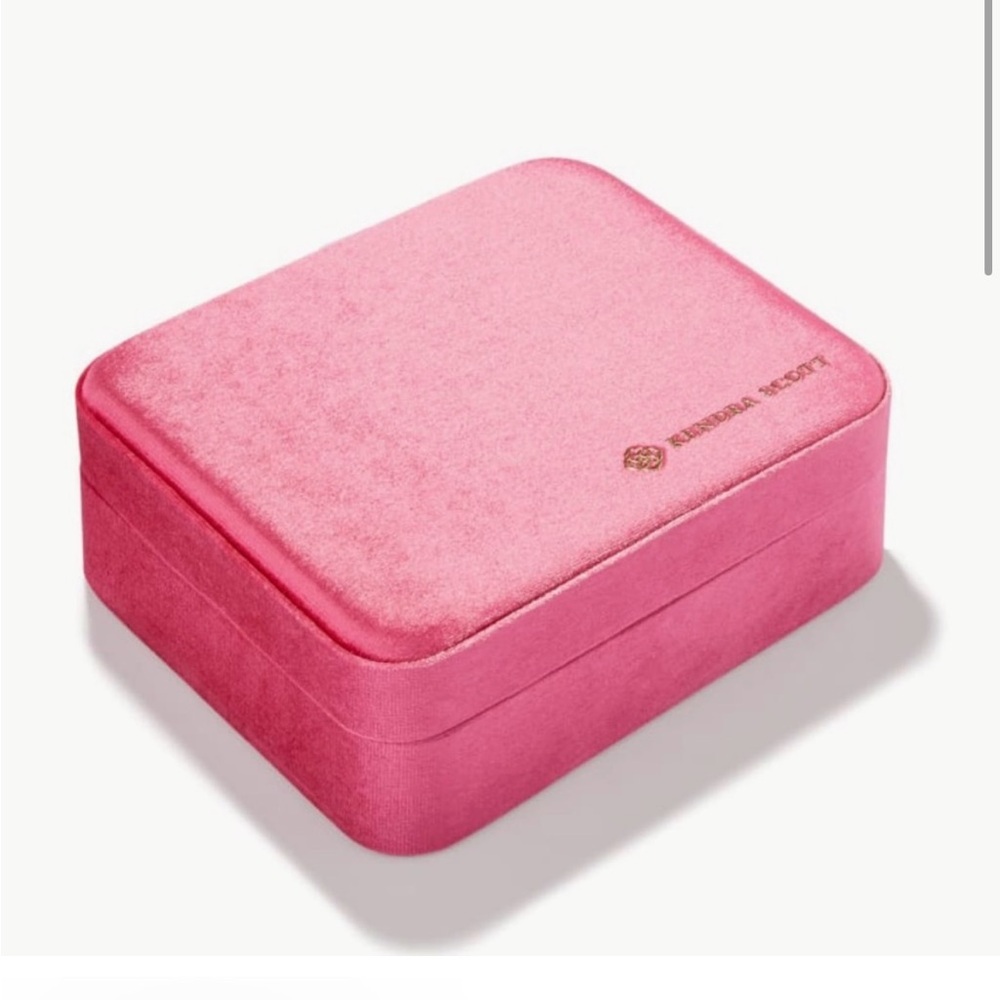 New Tags Kendra Scott Mattie Soft Velvet Jewelry Box Case: Barbie Bright Pink
